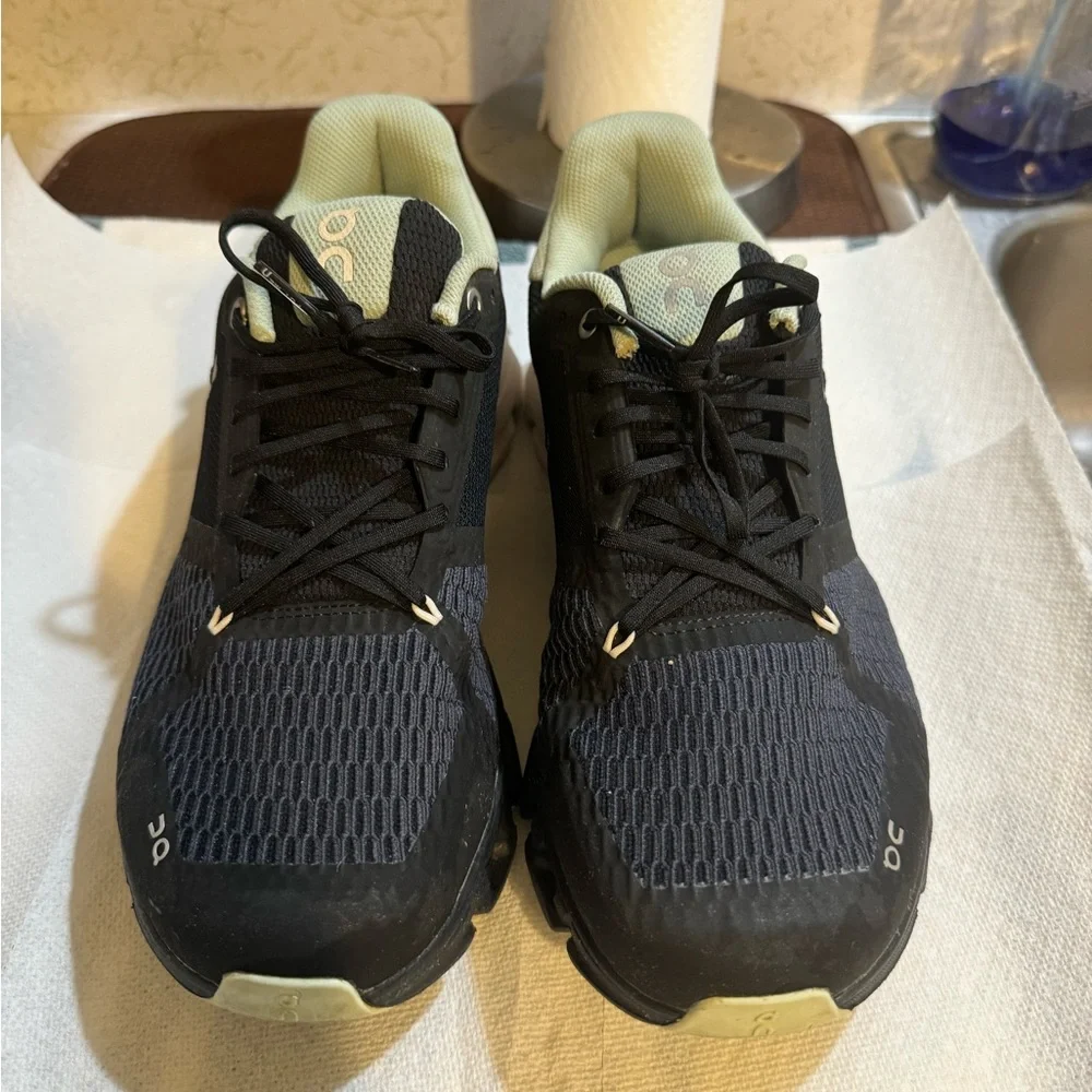 On Cloud, women size 11, black/light green - Picture 3 of 7